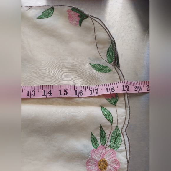 Vintage embroidered 8 pc napkin and placemat set EUC - Picture 3 of 6